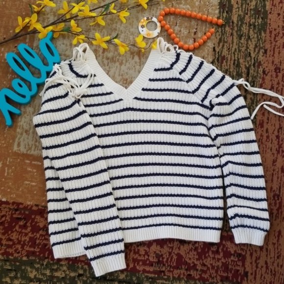 LA Hearts Lace Up Cold Shoulder Sweater L - Picture 3 of 4